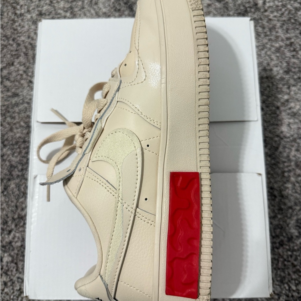 Nike Cream Sneakers with Red Detail - Picture 4 of 9